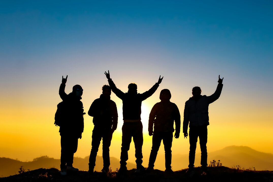 inspiring leader motivating team